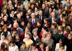 2008 (von links): Eveline Widmer-Schlumpf, Moritz Leuenberger, Moritz Leuenberger, Micheline Calmy-Rey, Bundespräsident Pascal Couchepin, Samuel Schmid, Doris Leuthard, Hans-Rudolf Merz und Bundeskanzlerin Corina Casanova, aufgenommen in der Aula des Progr in Bern. (Bild: Bundeskanzlei / Beatrice Devenes / Dominique Buett)