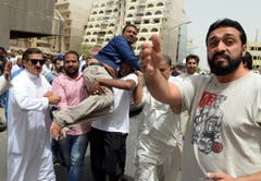 Eight killed in explosion at Shiite mosque in Kuwait City (Bild: EPA)