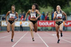 Jodie Williams, Mujinga Kambundji und Gina Lückenkemper (von links) über 200 Meter. (Bild: Philipp Schmidli)