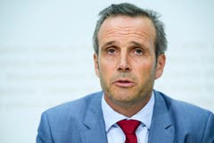 Jürg Nussbaum, Chef Kommunikation der Luftwaffe, spricht an der Medienkonferenz zum abgestürzten Armeeflugzeug. (Bild: MANUEL LOPEZ)