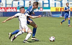 Luzerns Cedric Itten (rechts) gegen Basels Taulant Xhaka. (Bild: Keystone / Thomas Hodel)