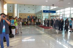 Als Fotograf von den Driesch am Flughafen in Südkorea ankam, wurde er von einer Horde Medienmenschen begrüsst. (Bild: Martin von den Driesch)