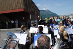 Der Musikverein Buochs spielt zur Einweihung. (Bild: Rosmarie Berlinger)