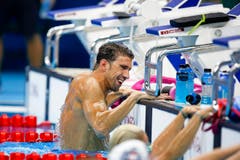 MICHAEL PHELPS. - Kein anderer Sportler war bei Sommerspielen erfolgreicher als der heute 31-jährige US-Amerikaner. 18 Mal schwamm Michael Phelps zu Gold. In Rio will er seine einzigartige Rekordkarriere ausklingen lassen. «Im Stande zu sein, die Sache so zu Ende zu bringen, wie ich es möchte, ist mir ganz wichtig», beteuerte Phelps. Gerade einmal 15 Jahre alt war er, als er 2000 in Sydney über 200 m Delfin sein Olympia-Debüt gab und danach Triumph um Triumph feierte. Nach den Spielen 2012 in London erklärte Phelps seine Karriere für beendet und fiel in ein Loch - Alkoholfahrt und Entziehungskur inklusive. In Rio will er es noch einmal allen zeigen. (Bild: Keystone / Patrick B. Krämer)