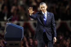Barack Obama winkt nach der Rede seinen Anhängern zu. (Bild: Keystone)