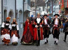 König Royaldun aus dem Märchenland mit Königin Raina Olaria und Hofstaat (Bild: Christof Borner-Keller / Neue ZZ)