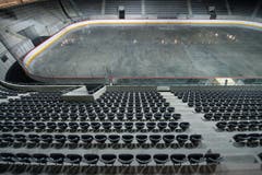 Das Eisstadion ist die neue Heimat des EHC Biel. Der Verein spielt in der obersten Liga. (Bild: Keystone / Peter Schneider)