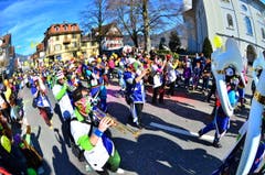 Kinderfasnacht mit Umzug am Güdismäntig in Alpnach. Im Bild die Seegusler. (Bild: Markus von Rotz / NZ (27. 02. 2017))