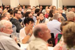 Das Wahlpodium unserer Zeitung vom Freitagabend lockte gegen 260 Zuhörer in den bis auf den letzten Platz gefüllten «Engel»-Saal in Stans. (Bild: Roger Zbinden / Neue NZ)