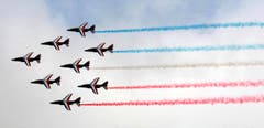 Die Patrouille de France in Aktion. (Bild: REMY DE LA MAUVINIERE / POOL)