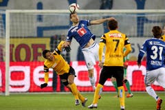 Luzerns Kaja Rogulj (Mitte) gegen YBs Yuya Kubo (links). (Bild: Philipp Schmidli / Neue LZ)