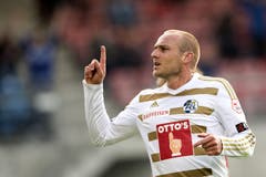 Der Luzerner Marco Schneuwly jubelt nach seinem Tor zum 0:2. (Bild: Keystone)