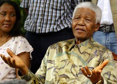 Nelson Mandela in Johannesburg im Januar 2005. (Bild: Keystone)