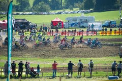 Das Feld kurz nach dem Start. (Bild: Dominik Wunderli / Neue LZ)