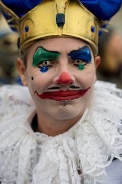 Eine kostümierte und geschminkte Person am Umzug "ZüriCarneval 2015". (Bild: ENNIO LEANZA)