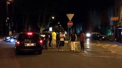 Bewohner von Amatrice verbringen die Nacht auf der Strasse. (Bild: EPA / Emiliano Grillotti)