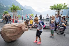 Die Compagnie Dynamogne am Samstag. (Bild: Urs Flüeler/Keystone)
