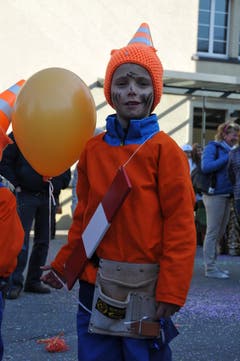 An der Kinderfasnacht Hergiswil sorgten längst nicht nur die Kleinen für die fasnächtliche Stimmung. (Bild: Matthias Piazza (Hergiswil, 17. Februar 2017))