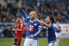 Luzerns Marco Schneuwly (links) bejubelt das 3:1 mit Jahmir Hyka (Bild: Philipp Schmidli)
