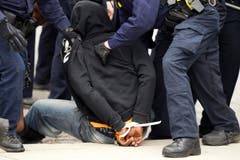 Dieser Demonstrant ist verhaftet. (Bild: AP Photo / Jose Luis Magana)