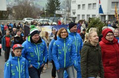 Zahlreiche Buochser feierten den Skirennfahrer mit einem herzlichen Empfang. (Bild: Robert Hess (Neue OZ))