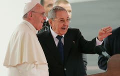 Papst Franziskus mit Raul Castro. (Bild: Keystone)