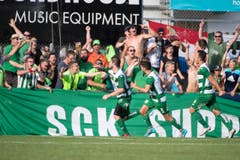Kriens Nico Siegrist, Nahuel Allou, Skumbim Sulejmani, von links, jubeln zum 1:1. (Bild: Keystone / Marcel Bieri)