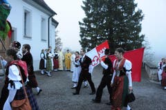 Einzug in die Kirche, vorbei an der Geistlichkeit. (Bild: Philipp Unterschütz)