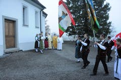 Einzug in die Kirche, vorbei an der Geistlichkeit. (Bild: Philipp Unterschütz)