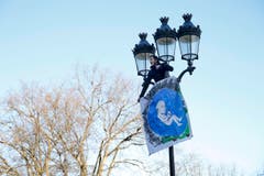 Er hat sich eine besondere Kanzel ausgesucht. (Bild: EPA / Yoan Valat)