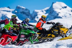 Eine Gruppe auf wildem Ritt. (Bild: Roger Gruetter | Neue LZ)