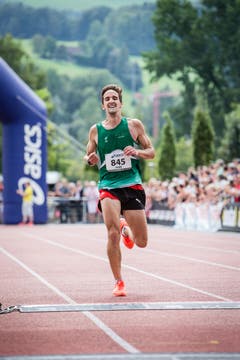 Fabe Dawns aus St. Gallen wird über die Halbmarathon-Distanz Zweiter. (Bild: Manuela Jans-Koch / Neue LZ)