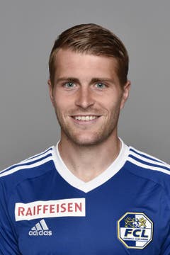 Claudio Lustenberger 4,5: Seine Flanke ist der Ursprung zu Neumayrs 1:0. Der Captain ist ein kämpferisches Vorbild. (Bild: Martin Meienberger / freshfocus)