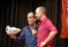 Grosse Lacher und viel Applaus ernten an der Bundesfeier auch die Nidwaldner Impro-Komödianten «Sproodel». (Bild: Romano Cuonz (Neue NZ))