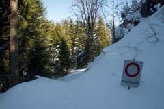 Als ob da jemand durchfahren möchte. Okay – vielleicht mit dem Schneetöff. (Bild: Regula Aeppli)