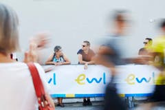 Zuschauer und durcheilende Teilhnehmer. (Bild: Jakob Ineichen / Neue LZ)