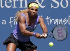 SERENA WILLIAMS. - Die dominierende Tennisspielerin seit der Jahrtausendwende will auch in Rio doppelt zuschlagen. Die 34-jährige US-Amerikanerin hat nicht nur die Titelverteidigung im Einzel im Visier, sondern möchte mit ihrer Schwester Venus wie 2000, 2008 und 2012 auch im Doppel triumphieren. Anfang Juli stellte sie mit ihrem siebten Wimbledonsieg Steffi Grafs Rekord von 22 Grand-Slam-Titeln ein. (Bild: AP / Al Behrman)