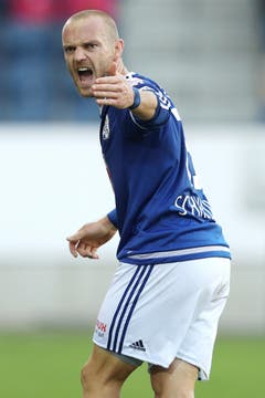 Luzerns Marco Schneuwly gibt kämpferisch Anweisungen. (Bild: Philipp Schmidli / Luzerner Zeitung)