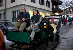Fabian Bösch wird durch Engelberg kutschiert. (Bild: Corinne Glanzmann)