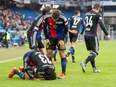 Mohamed Elneny küsst nach seinem Treffer Boden. (Bild: Keystone / Georgios Kefalas))