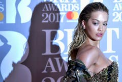 Rita Ora posiert für die Kamera. (Bild: Keystone)