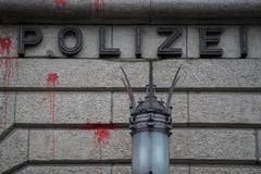 Weitere Schmierereien. (Bild: KEYSTONE/Ennio Leanza)