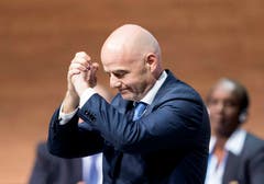 Gianni Infantino freut sich über seine Wahl zum Fifa-Präsidenten. (Bild: EPA/Ennio Leanza)