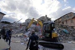 Aufräumarbeiten in Amatrice. (Bild: AP / Alessandra Tarantino)