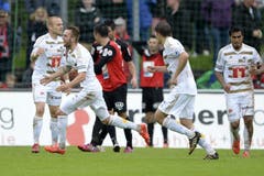 Jakob Jantscher (2. von links,) vom FCL feiert sein Tor zum 0:1. (Bild: Keystone)