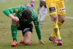 Der St.Galler Marco Mathys, links, trauert einer verpassten Chance nach. (Bild: Keystone)