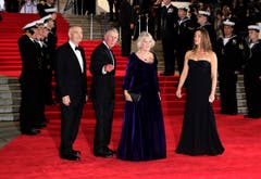 Selbst Prinz Charles und seine Gattin Camilla (Mitte) kamen in die Royal Albert Hall. (Bild: Keystone)