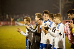 Die Buochser Spieler bedanken sich bei den Fans nach dem Spiel. (Bild: Boris Bürgisser (Neue LZ))