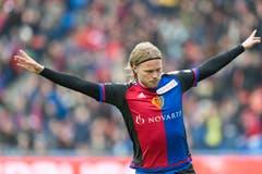 Birkir Bjarnason jubelt über seinen Treffer. (Bild: Keystone / Georgios Kefalas))