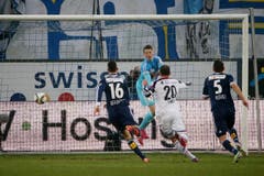 Luzerns Jonas Omlin kassiert das 0:1. (Bild: Keystone)